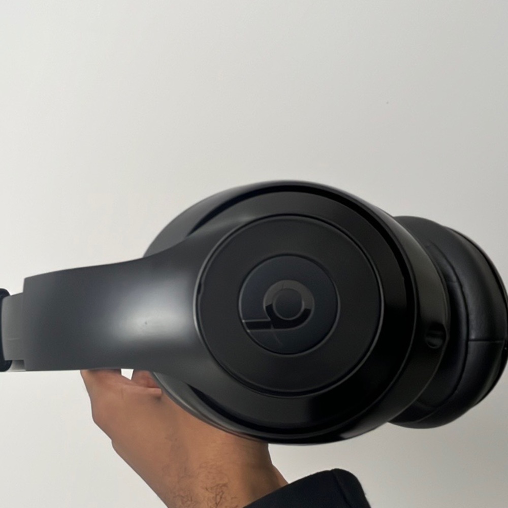 Beats Studio3 (wireless headphones)